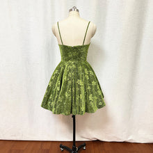 Load image into Gallery viewer, Green Floral Homecoming Dress 2023 Short Spaghetti Straps Party Dress with Pockets