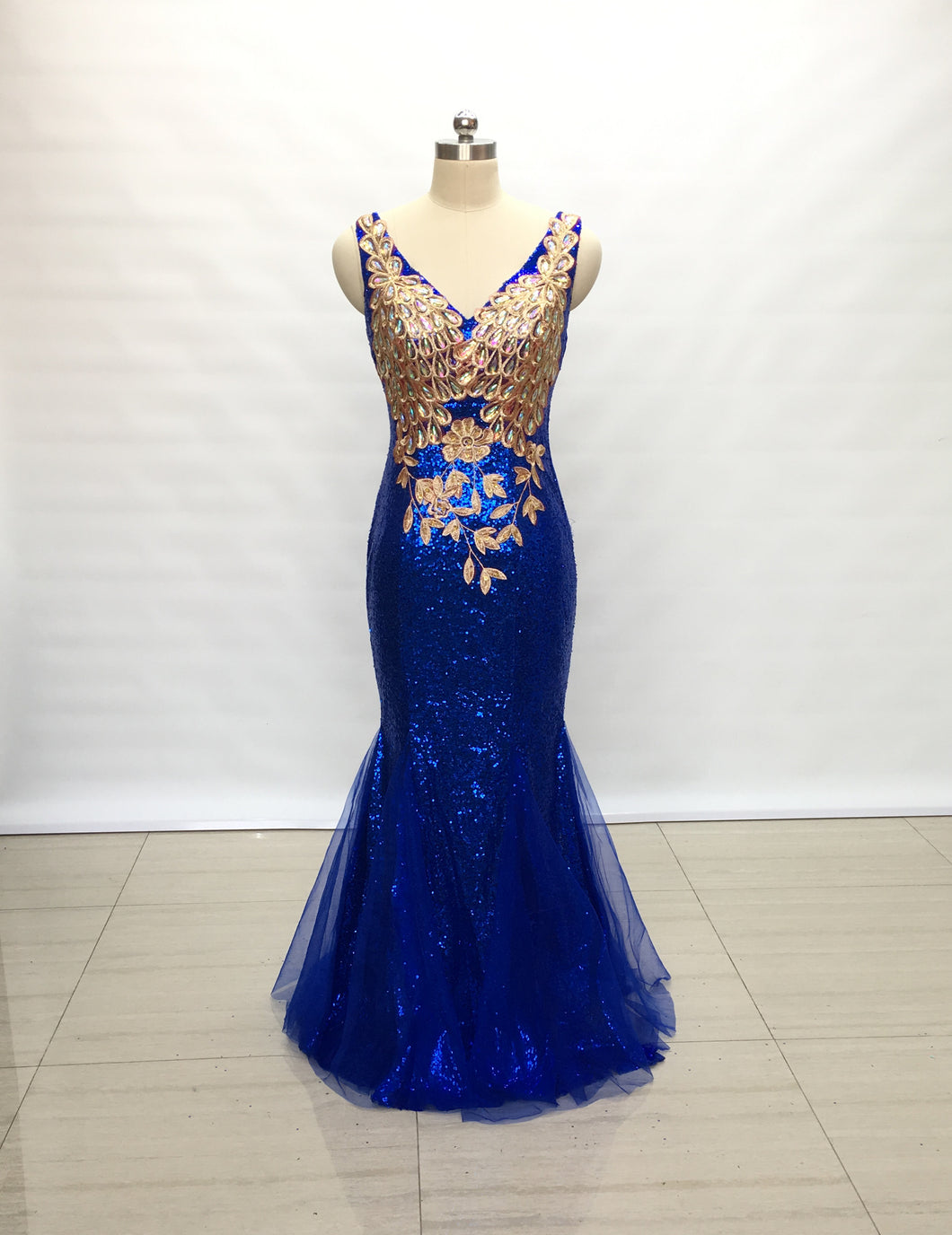 Mermaid V Neck Royal Blue Sequin Tulle Long Prom Dress with Lace Appliques