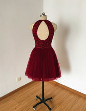 Load image into Gallery viewer, Backless Burgundy Tulle Short Homecoming Dress