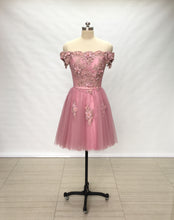 Load image into Gallery viewer, Off Shoulder Dusty Rose Lace Tulle Short Homecoming Dress Lace-up Back