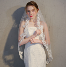 Load image into Gallery viewer, One Tier Lace Trim Ivory Wedding Veil with Comb