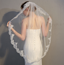 Load image into Gallery viewer, One Tier Lace Trim Ivory Wedding Veil with Comb